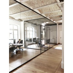Büroglaswand aus Stahl Clear